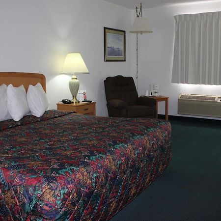 Americas Best Value Inn Grand Forks Exterior foto