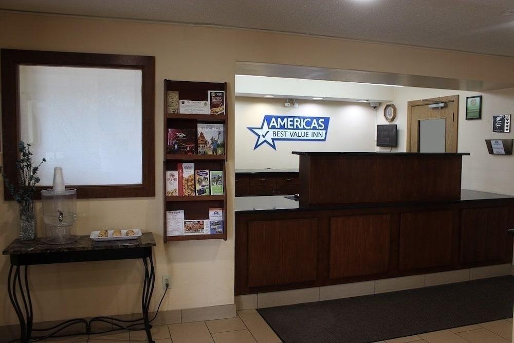 Americas Best Value Inn Grand Forks Exterior foto