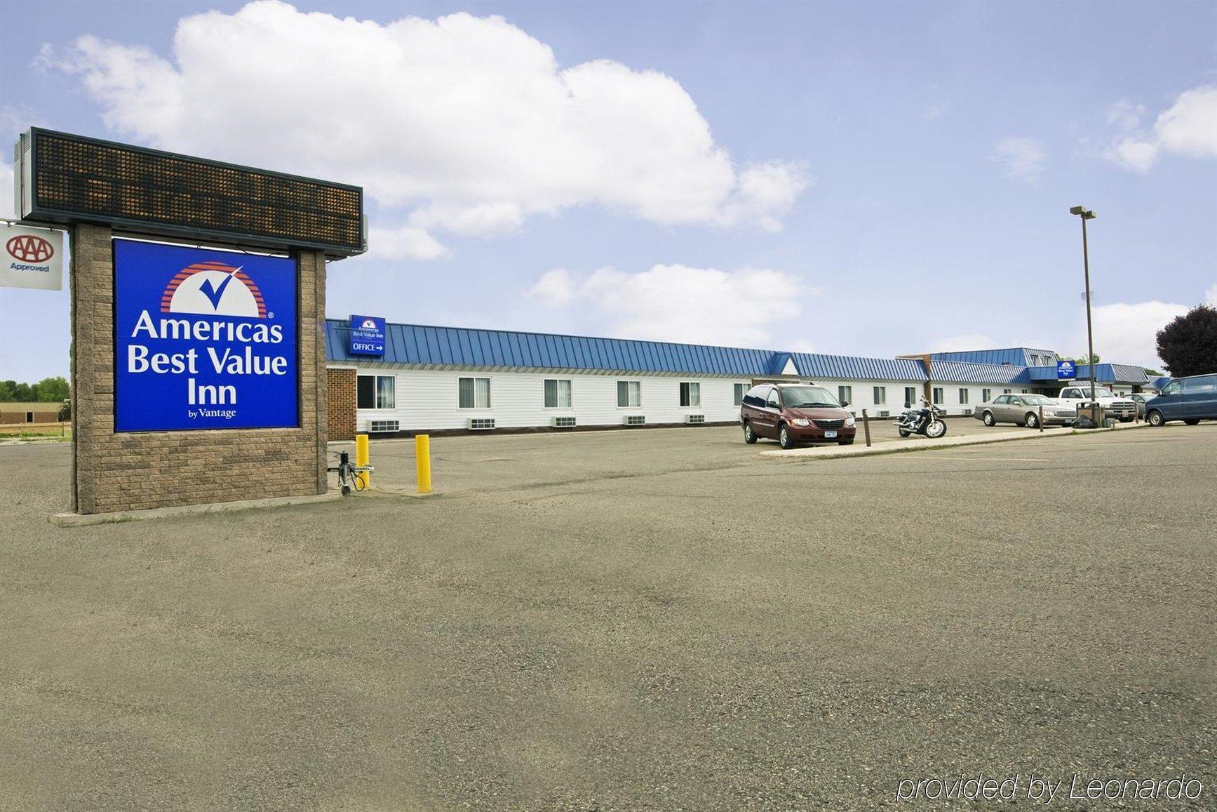 Americas Best Value Inn Grand Forks Exterior foto