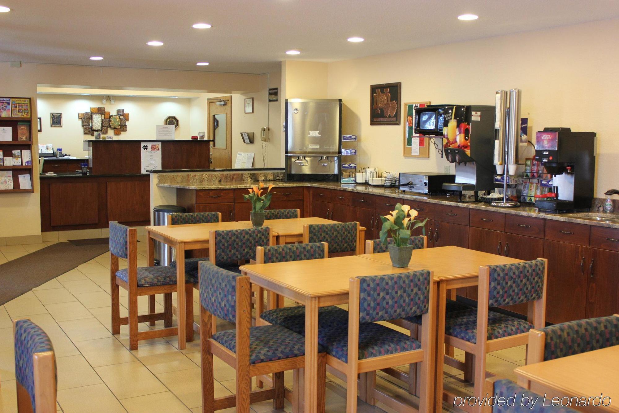 Americas Best Value Inn Grand Forks Restaurante foto