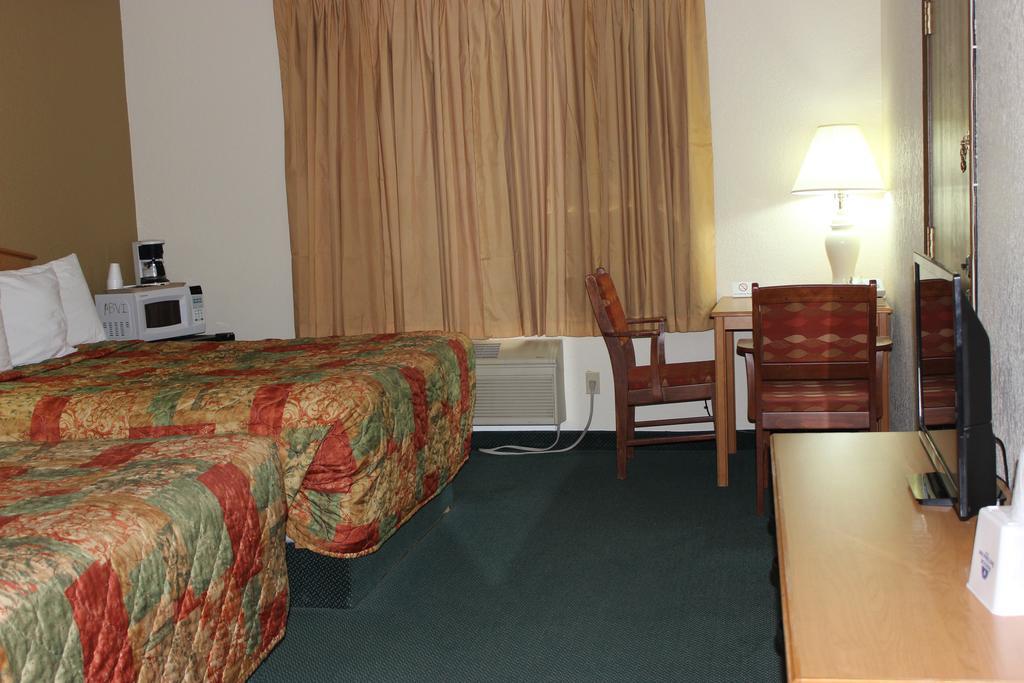 Americas Best Value Inn Grand Forks Exterior foto