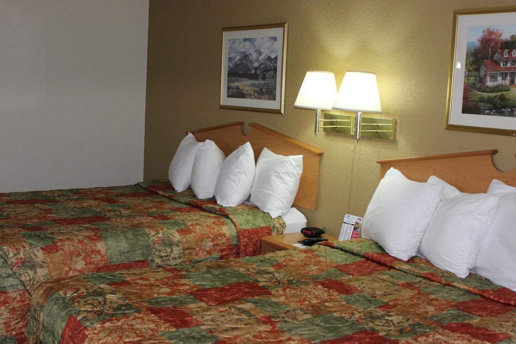 Americas Best Value Inn Grand Forks Exterior foto