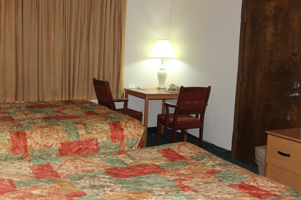 Americas Best Value Inn Grand Forks Exterior foto