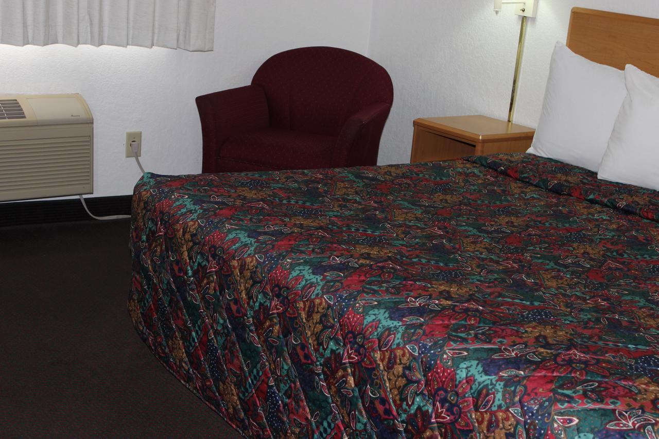 Americas Best Value Inn Grand Forks Exterior foto