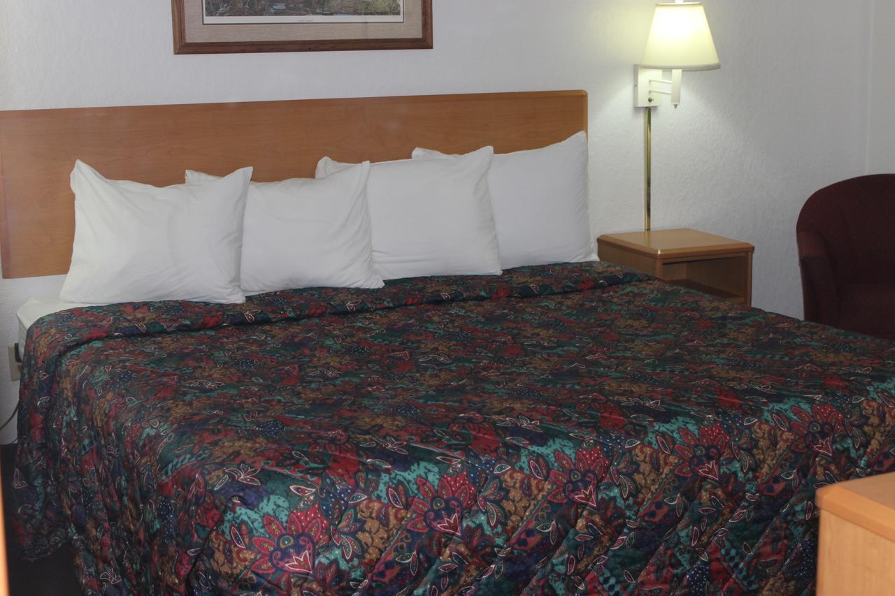 Americas Best Value Inn Grand Forks Exterior foto
