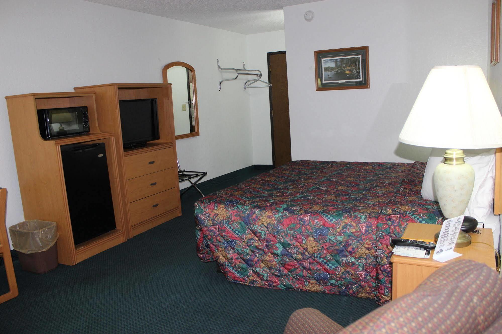 Americas Best Value Inn Grand Forks Exterior foto