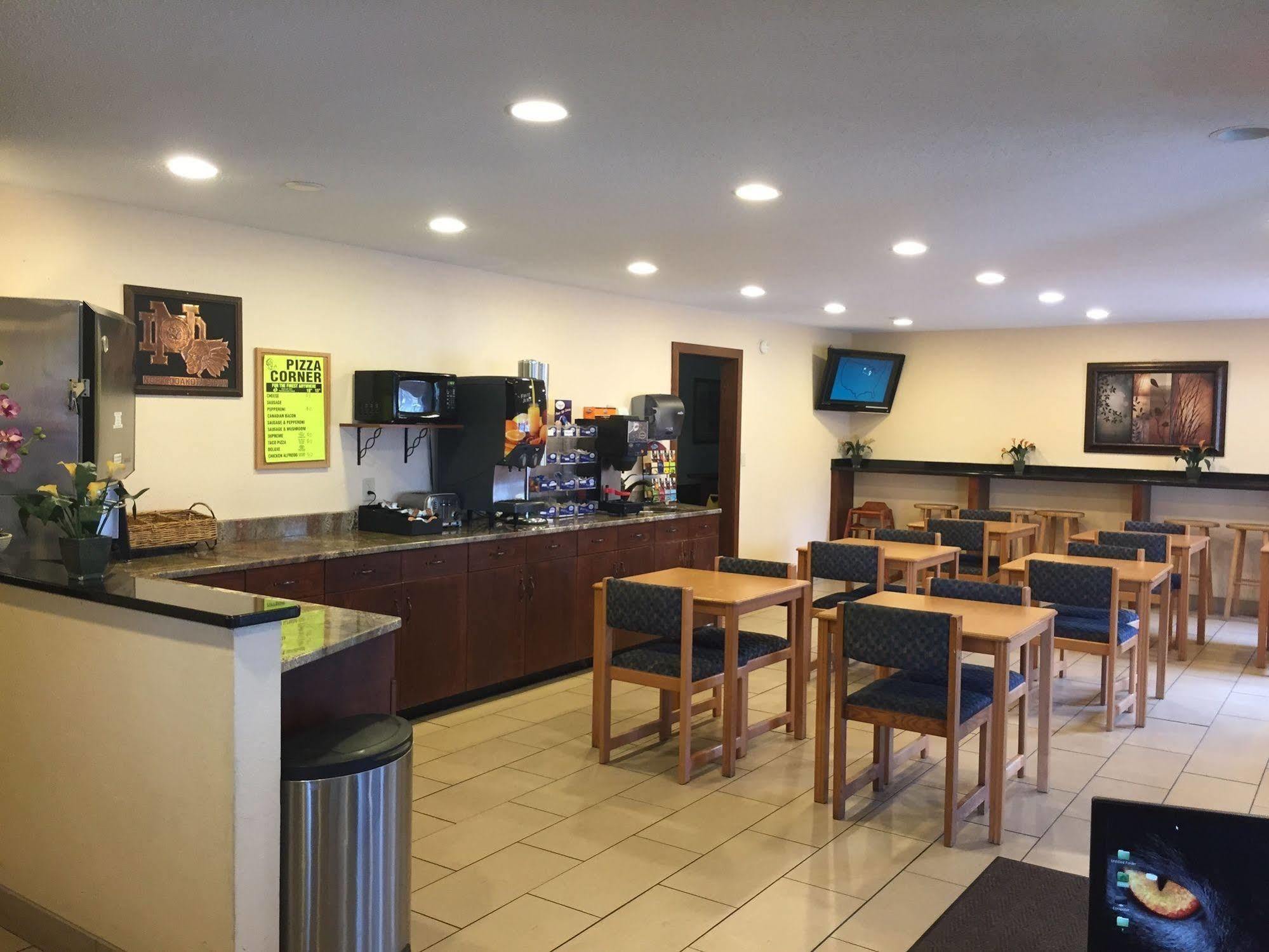 Americas Best Value Inn Grand Forks Exterior foto