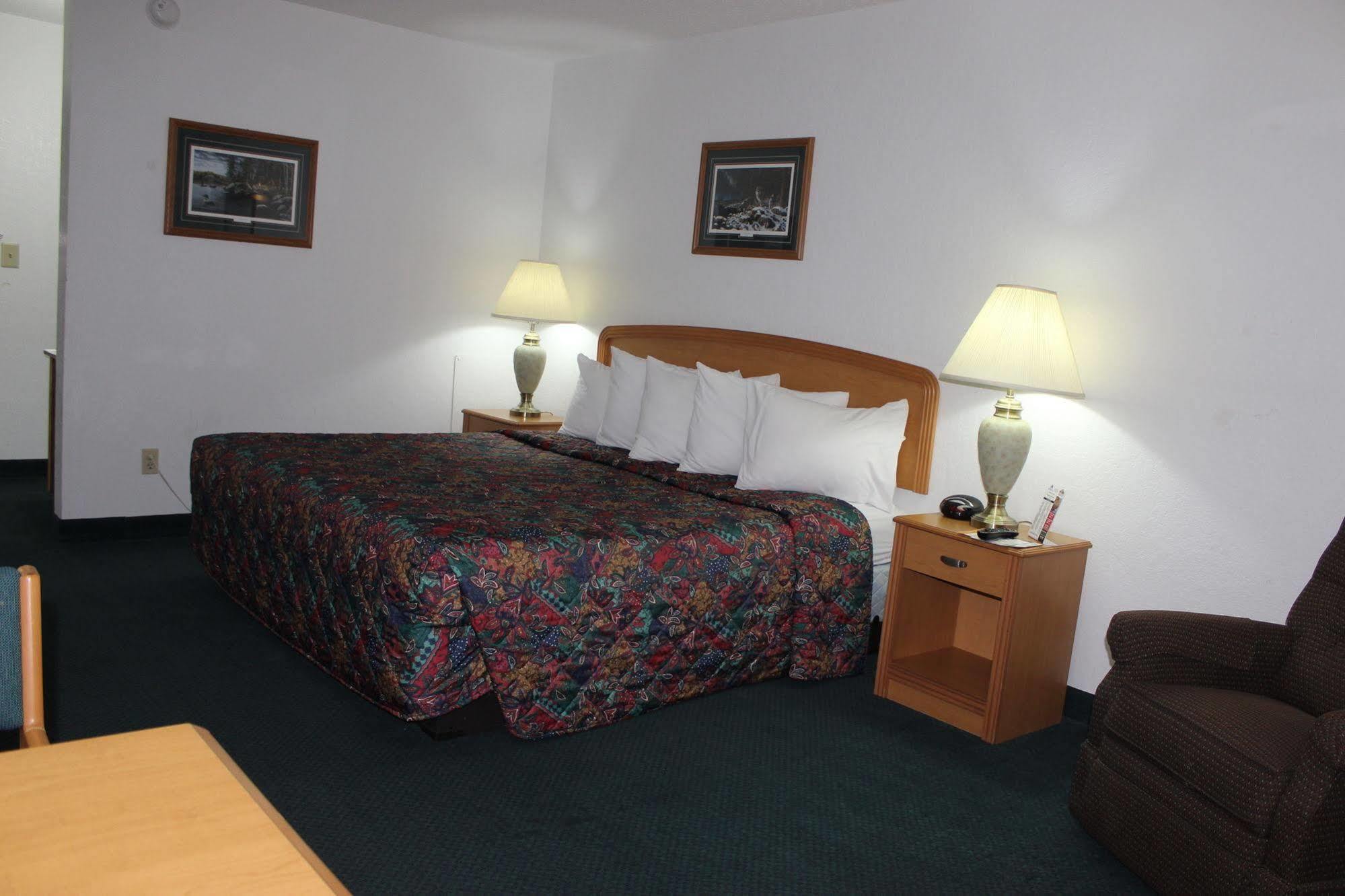 Americas Best Value Inn Grand Forks Exterior foto