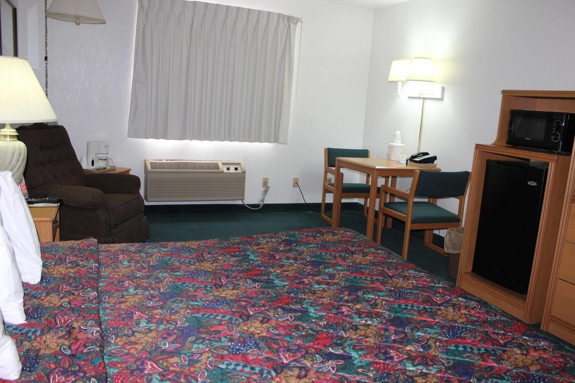 Americas Best Value Inn Grand Forks Exterior foto