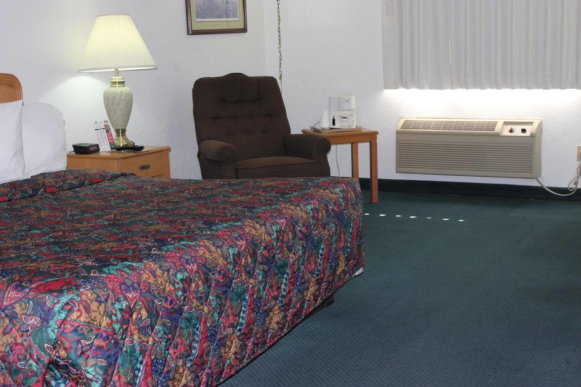 Americas Best Value Inn Grand Forks Exterior foto