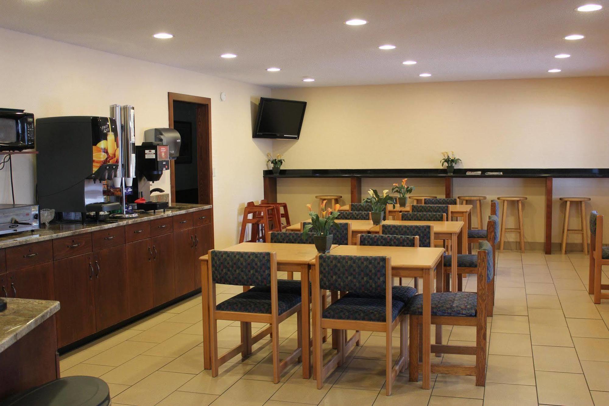 Americas Best Value Inn Grand Forks Exterior foto